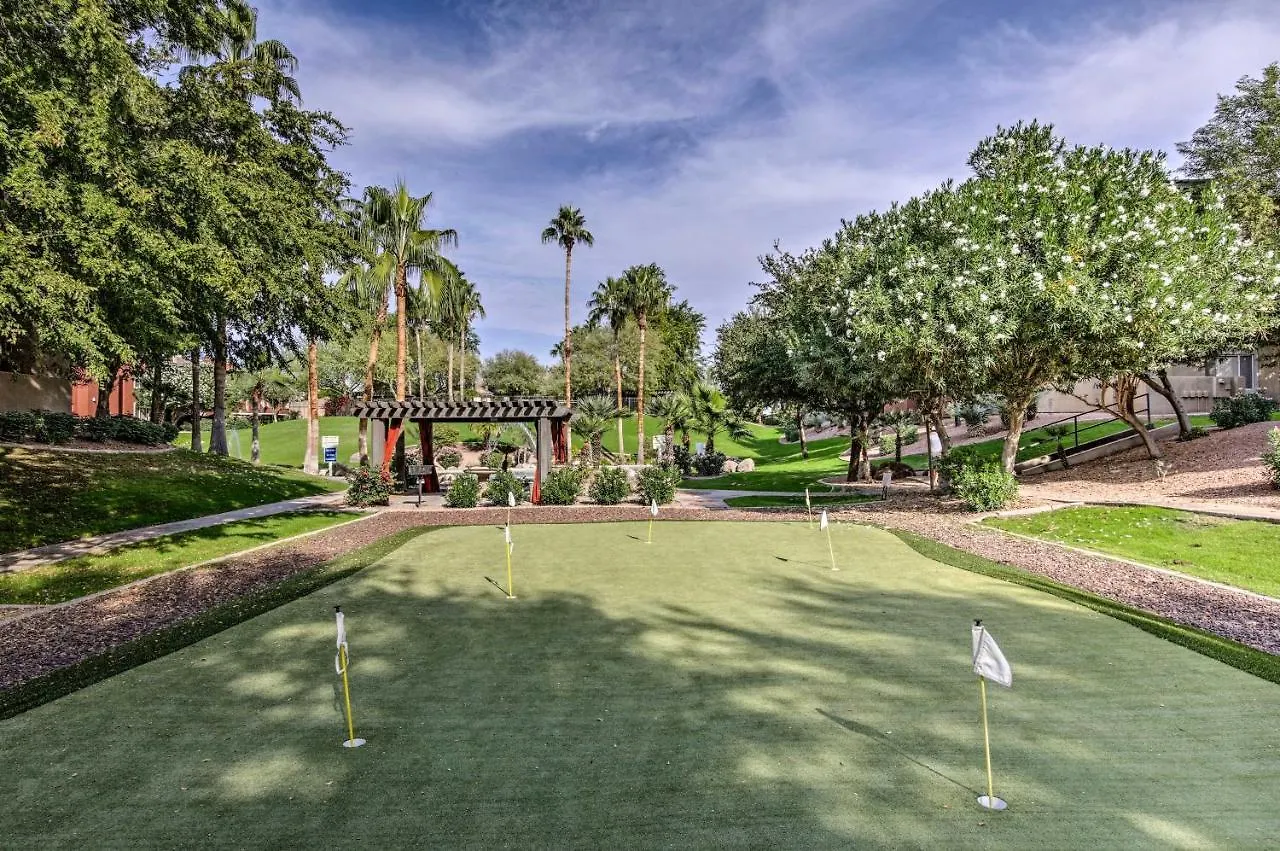 Central Phoenix Condo - Walk To Papago Park! Apartment