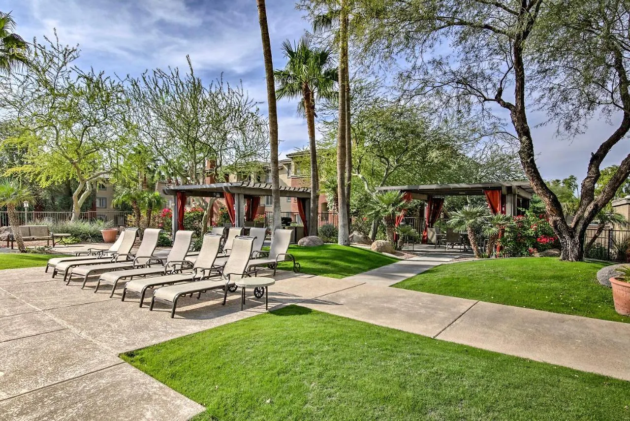 Apartment Central Phoenix Condo - Walk To Papago Park!