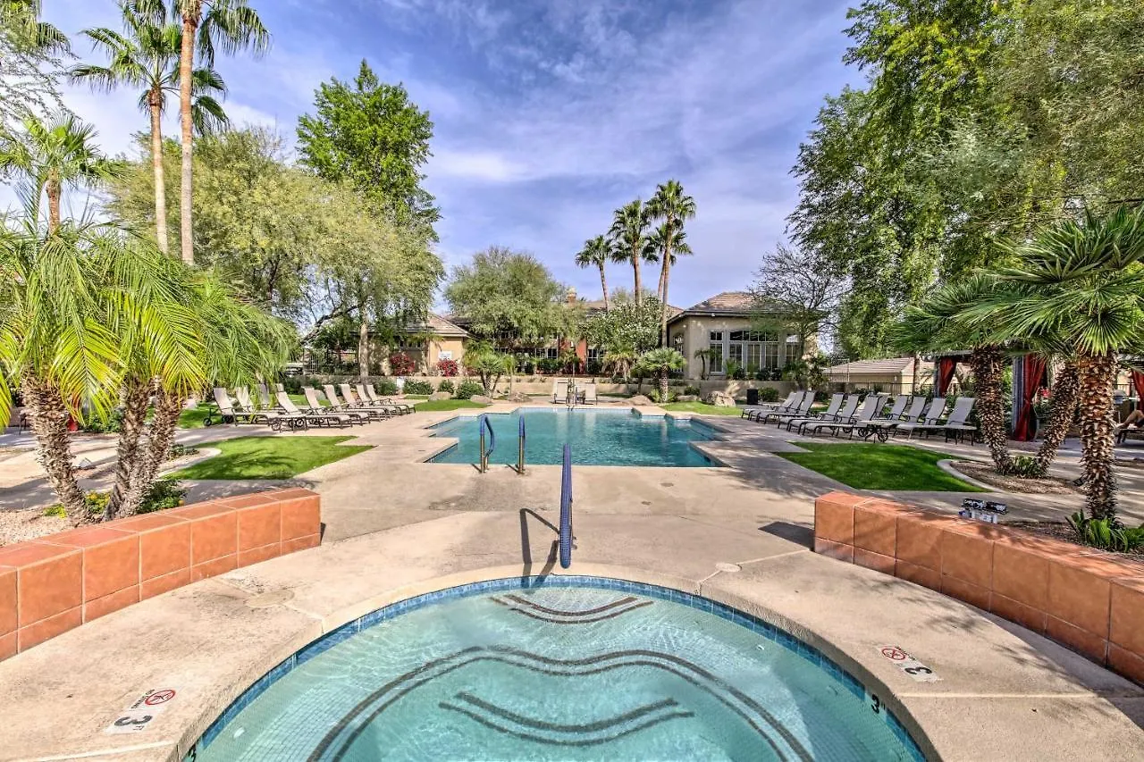 Apartment Central Phoenix Condo - Walk To Papago Park!