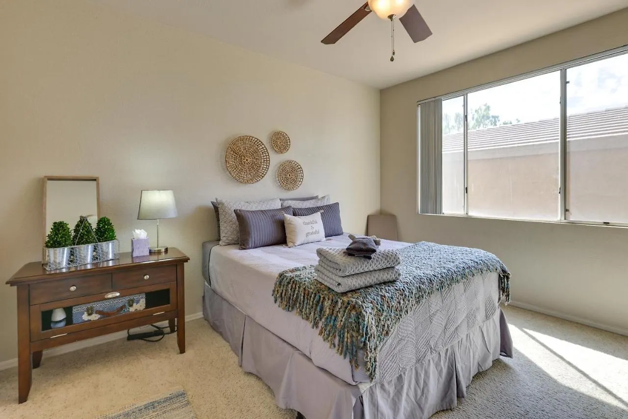 Central Phoenix Condo - Walk To Papago Park! 0*,